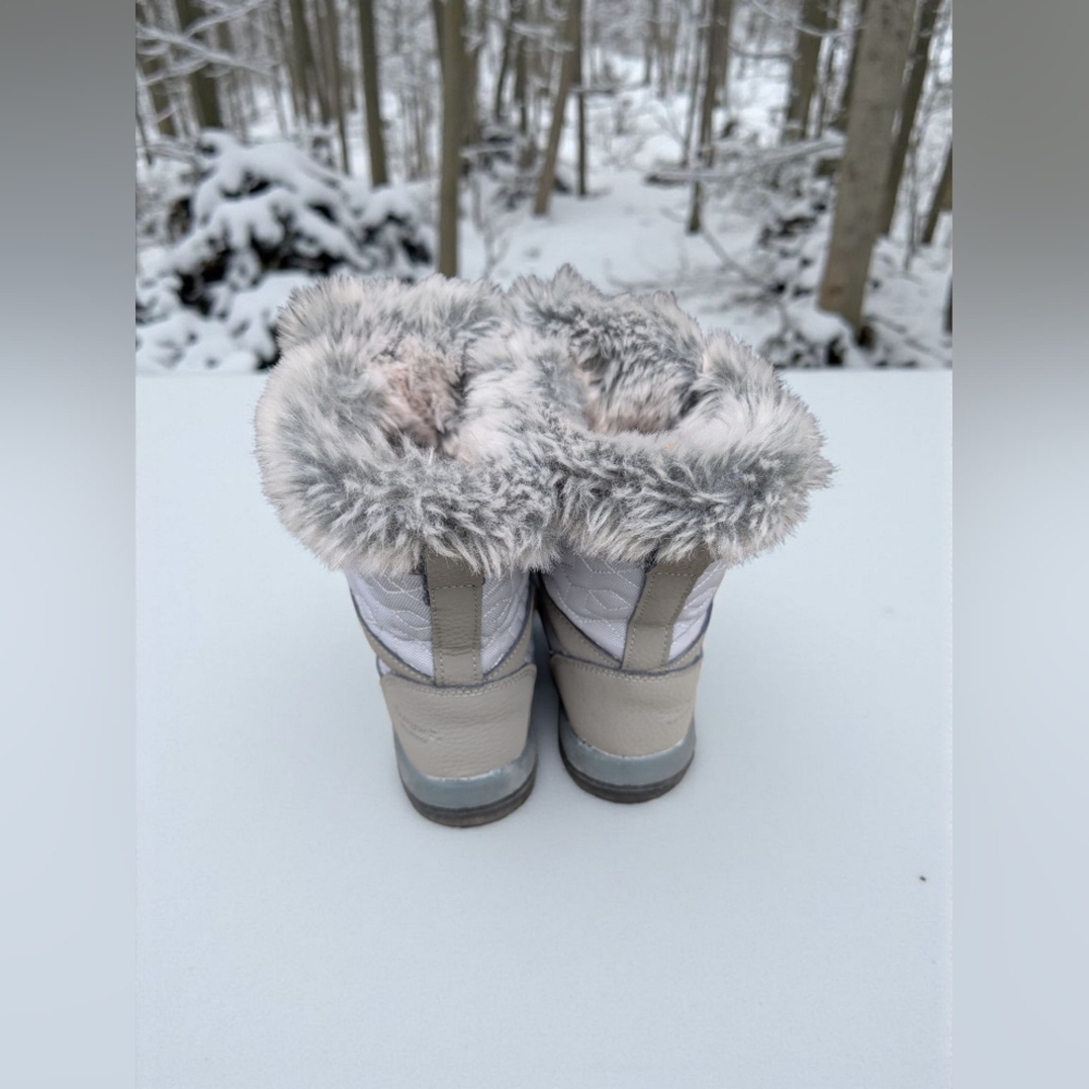 BearPaw Women's Gray Faux Fur Trim Winter Boots Size 7 (EUC) - Picture 5 of 11